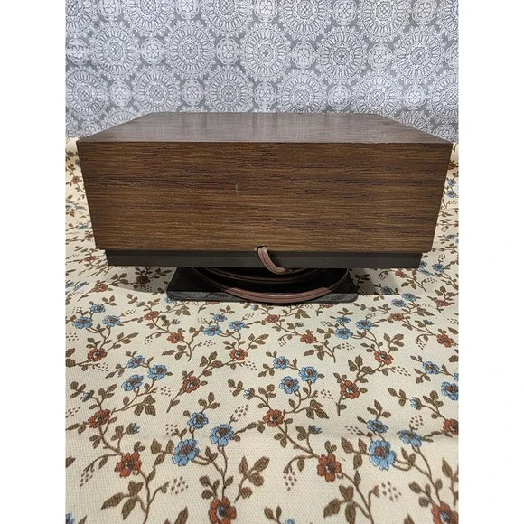 Vintage Zenith Solid State Circle of Sound AM Radio Tabletop Wood Grain - Picture 7 of 8